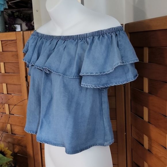 Denim off the shoulder crop top - Picture 2 of 9